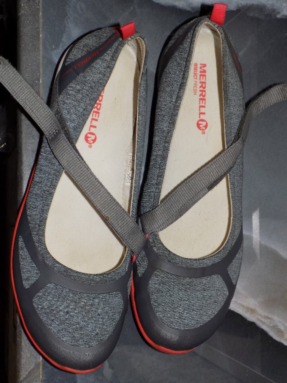 MERRELL Mary Jane Ceylon Monument Gray Red Strap Flats Shoes Size 8 Women's